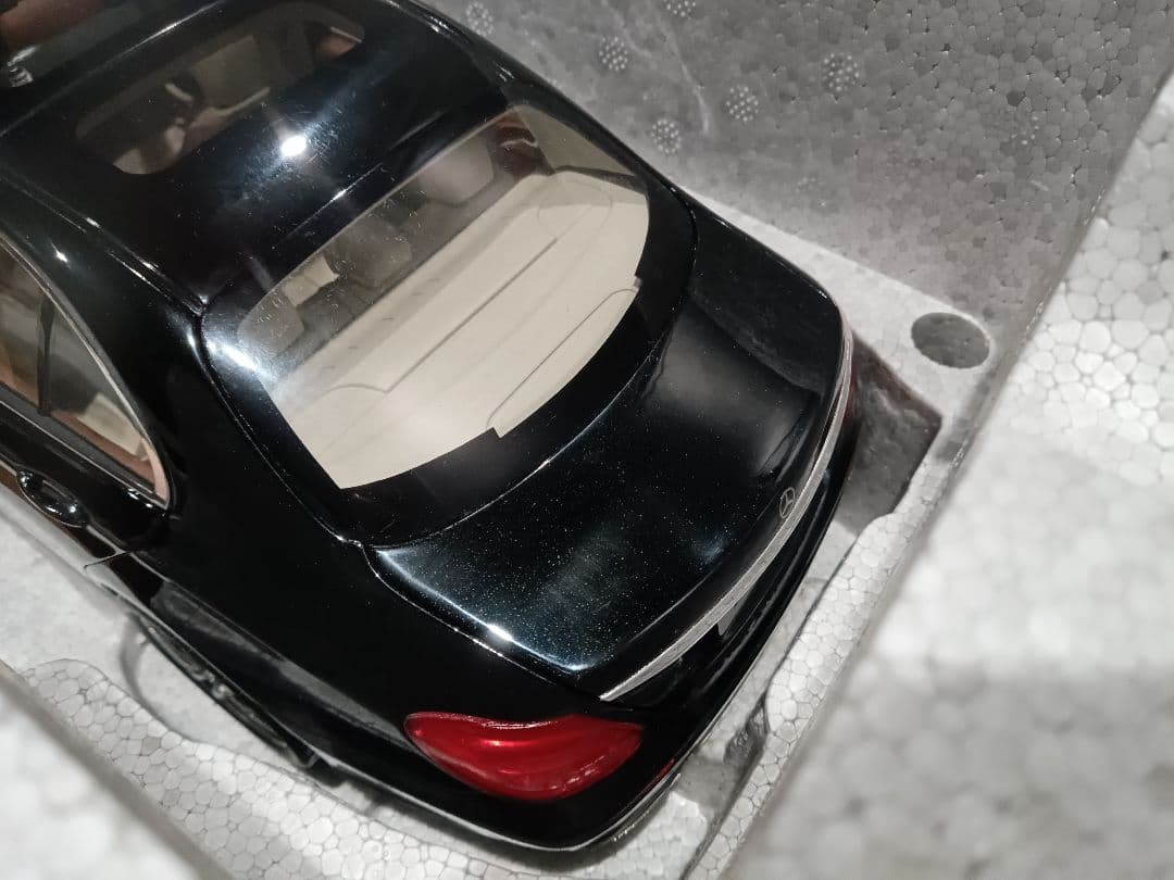 1/18 メルセデスベンツ　Eクラス　セダン　W213 　ミニカー　ブラック