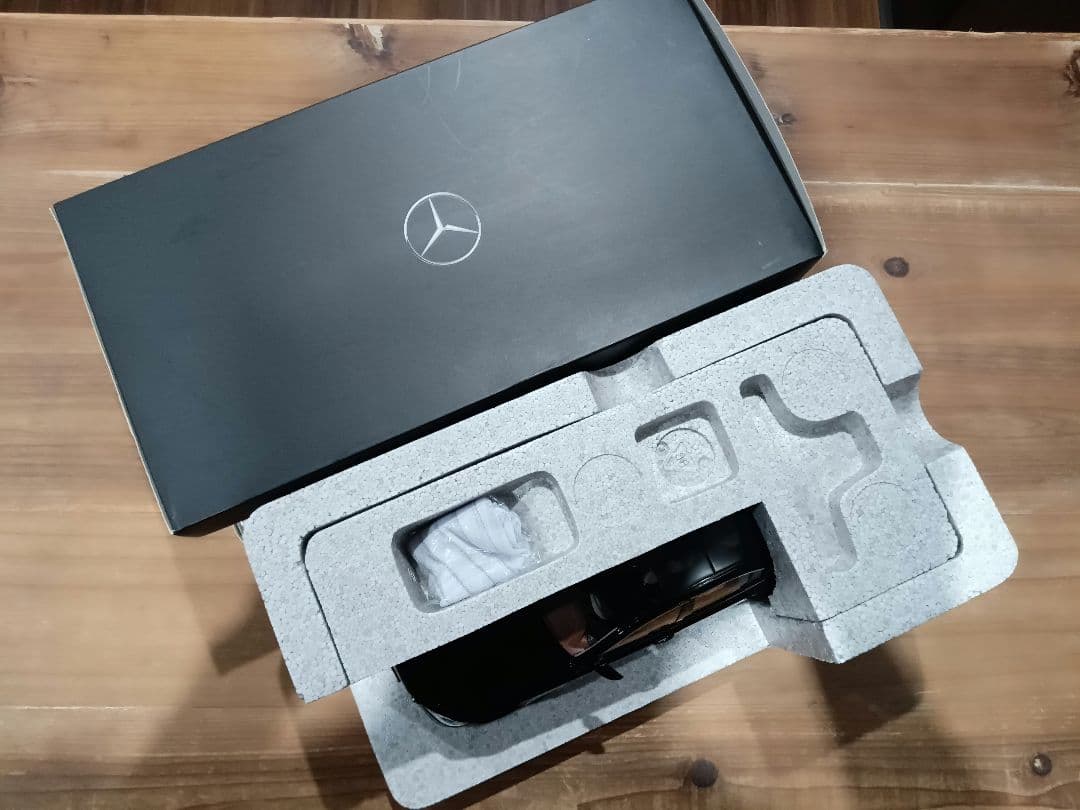 1/18 メルセデスベンツ　Eクラス　セダン　W213 　ミニカー　ブラック