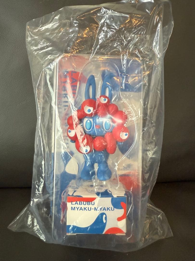 LABUBU MYAKU-MYAKUストラップ付フィギュア ラブブ ミャクミャク