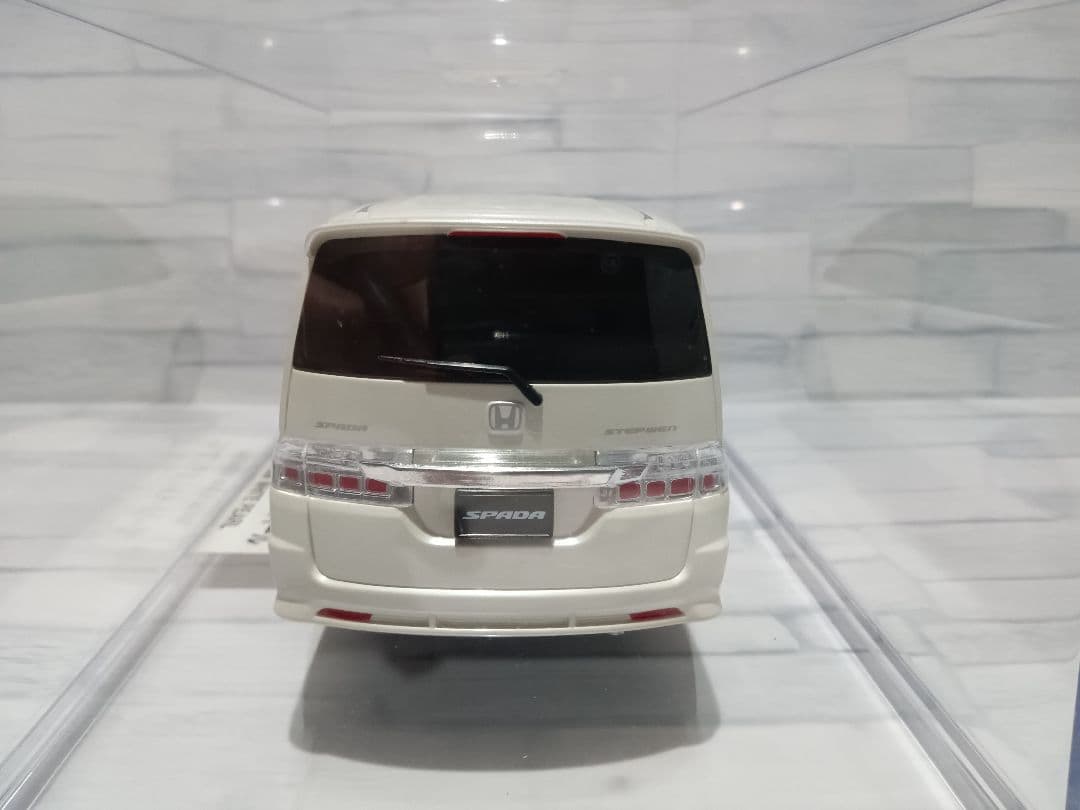 1/24 ホンダ　カラーサンプル　ミニカー　3代目ステップワゴンスパーダ　白