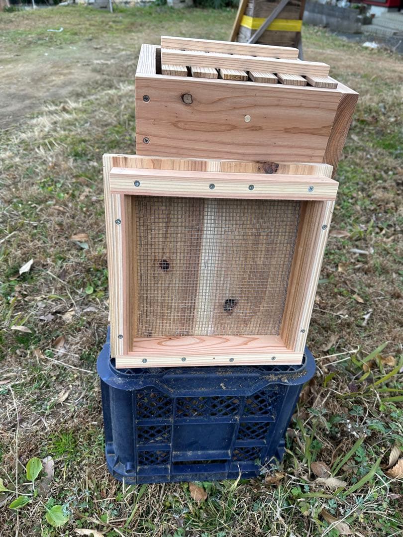日本ミツバチ 重箱式巣箱 飼育捕獲用 - メルカリ