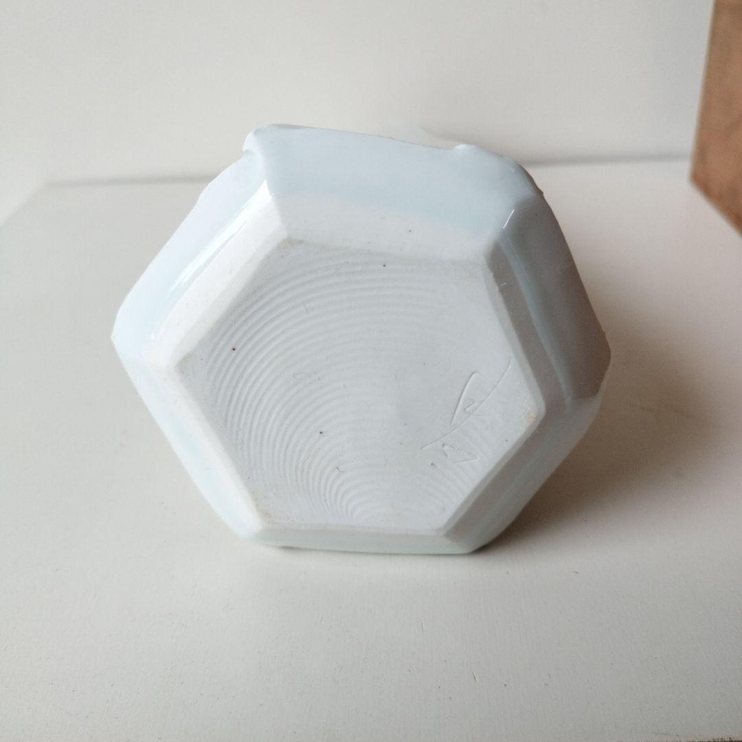 白磁面取花瓶 正月作 砥部焼