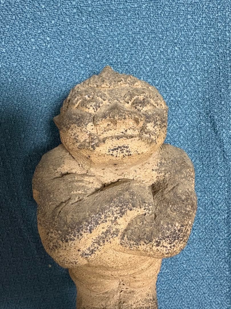 藤原郁三 作｜土偶風置物「邪気」力強く邪を払う守護像