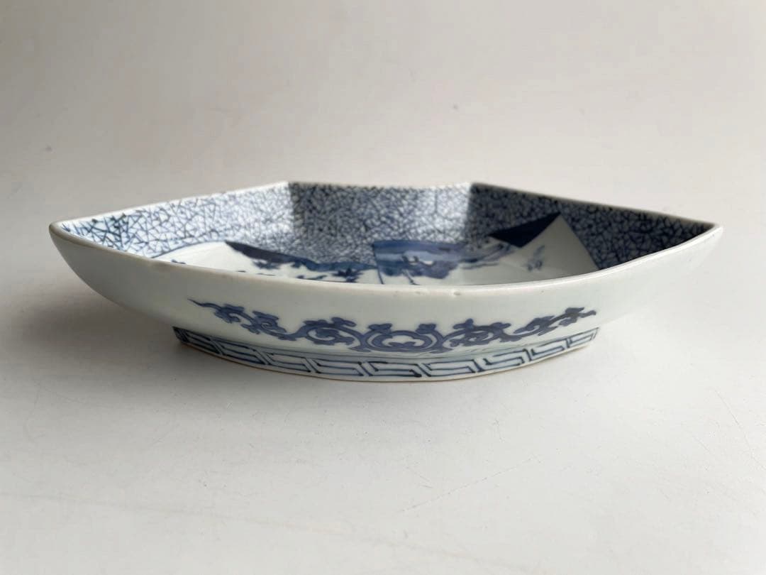 骨董　アンティーク　古伊万里　染付　窓絵　牛　山水　氷割　扇形　向付　変形皿　皿