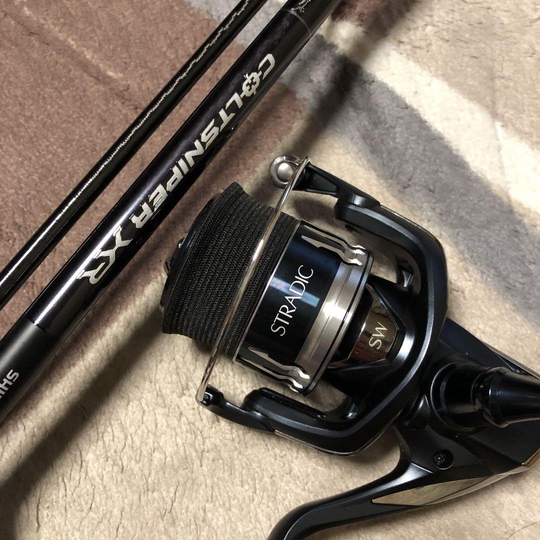 鯉の日本画 掛け軸 遊鯉図 栖 鶴 筆 【共箱】