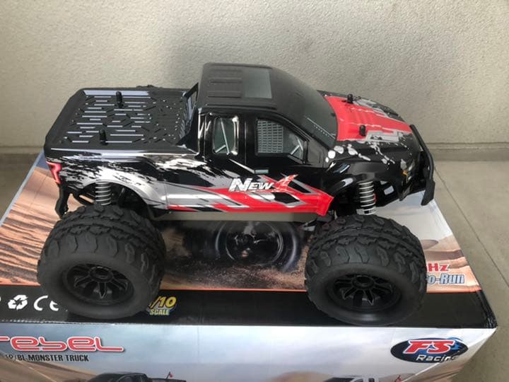 FSレーシング　モンスタートラック1/10RTR 8.4V セット