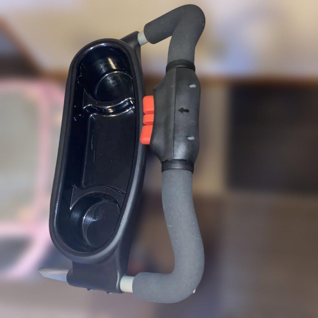 ペットカート 前輪が2輪なので、安定感もある3輪と4輪