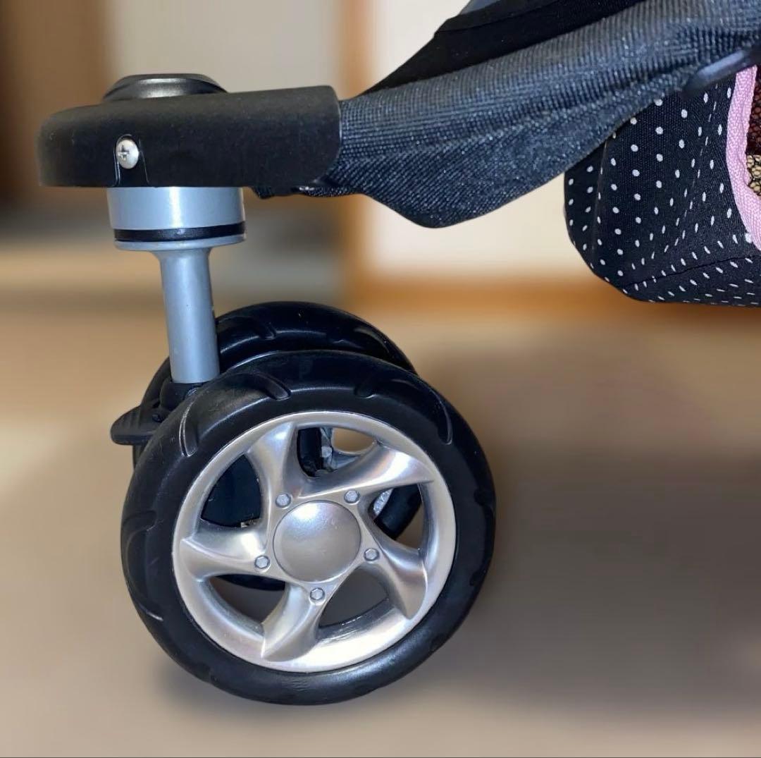 ペットカート 前輪が2輪なので、安定感もある3輪と4輪