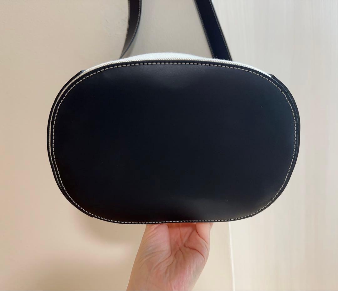 IACUCCI ブラック ショルダーバッグ