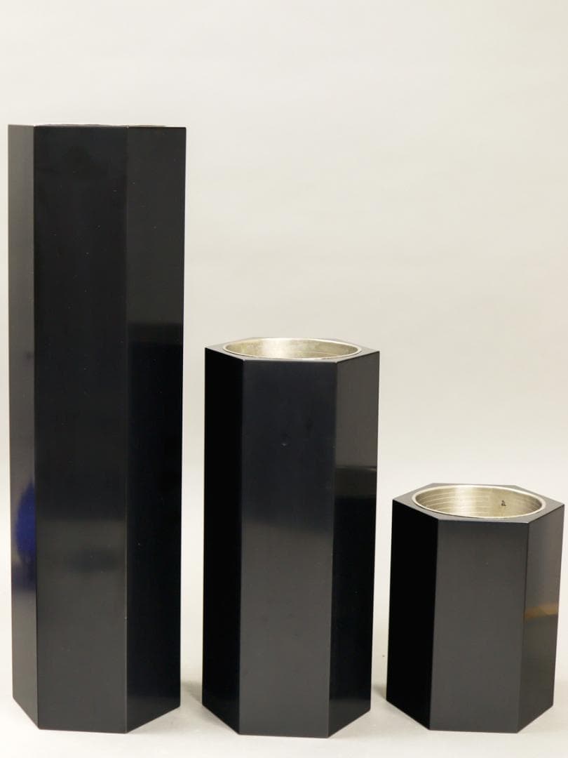 山口作介 艶消黒塗 六角寄三重 花生け 華道具 共箱