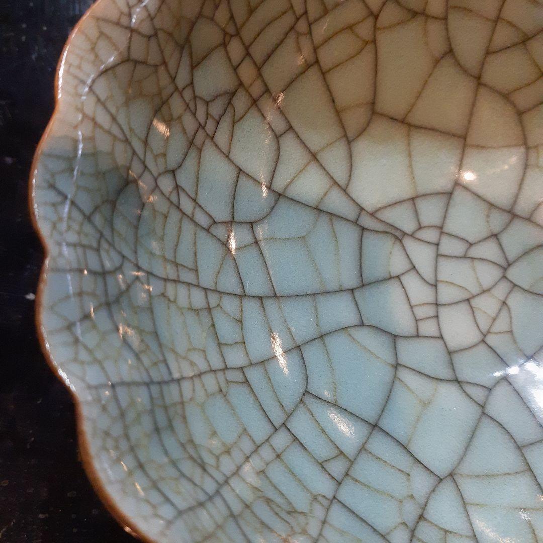 u*c様 郊壇官窯青磁花弁輪花碗