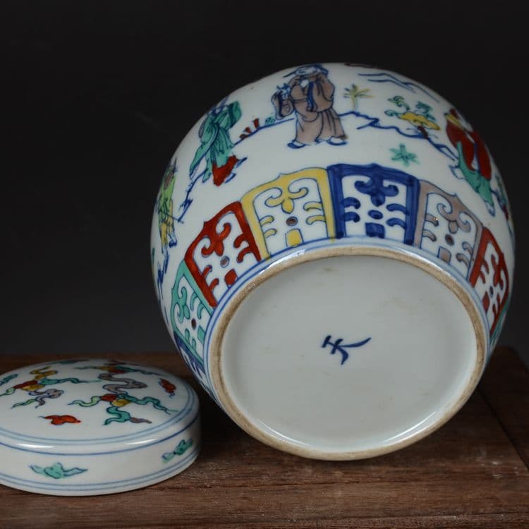 斗彩八仙天字缶茶筒 景徳鎮 陶磁器 装飾品 現代工芸品