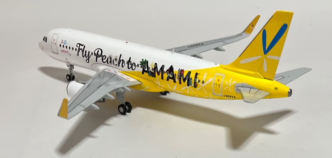 Peach A320 JA08VA Fly Peach to AMAMI - 航空機・ヘリコプター新 デザイン