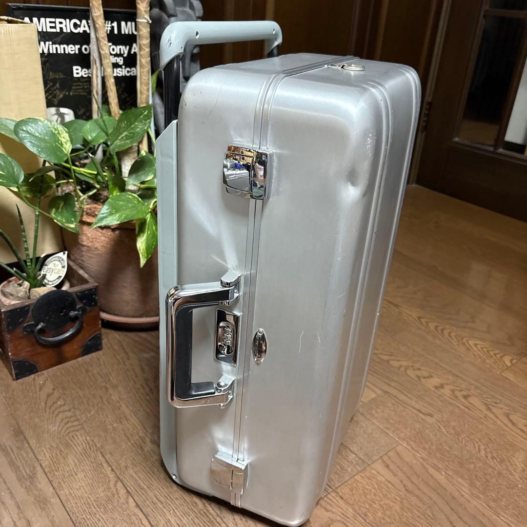 ゼロハリバートン 機内持込可能 アルミ製キャリーケース トロリー
