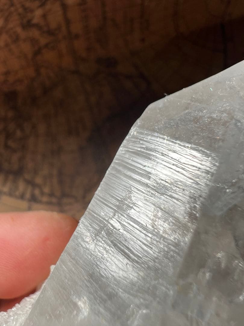 龍脈の精髄 ― 水晶「虹を宿す天の導き」 ※売上の一部