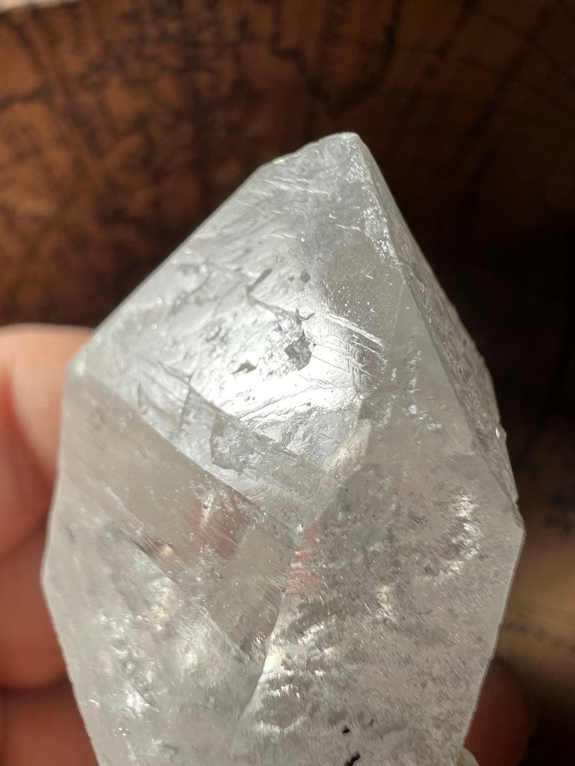 龍脈の精髄 ― 水晶「虹を宿す天の導き」 ※売上の一部