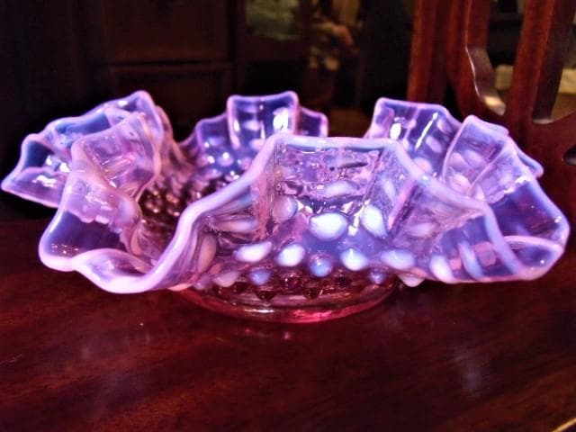 アメリカ フェントン社 クランベリーオパールセント ホブネイル