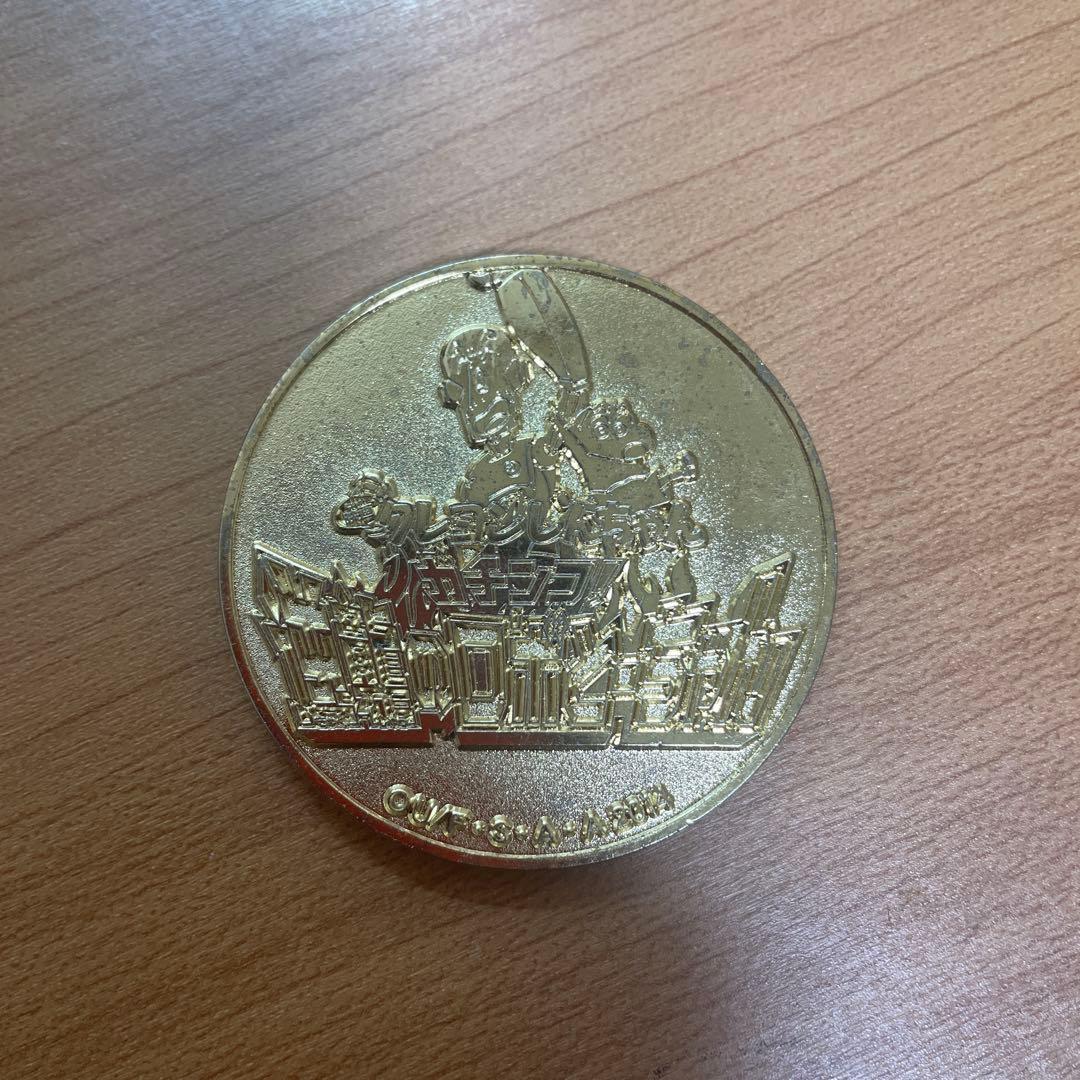 アニメキャラクター メダル 金色