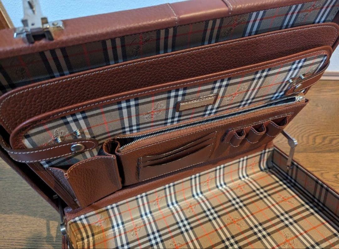 Burberry アタッシュケース　ダレスバッグ　ノバチェック