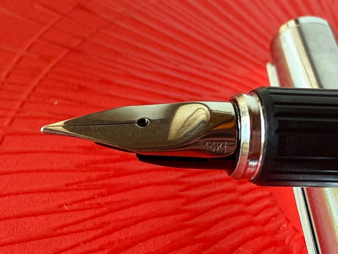 auroraアスティル ニューヨーク近代美術館に永久展示された万年筆。