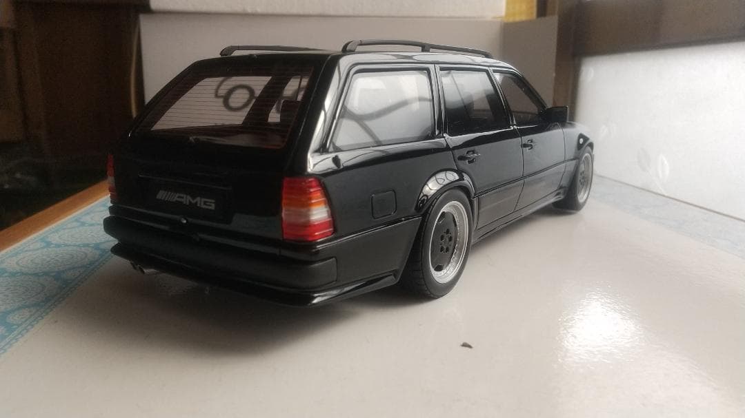 ミニカー OTTOmobile Mercedes-Benz 300 TE AMG
