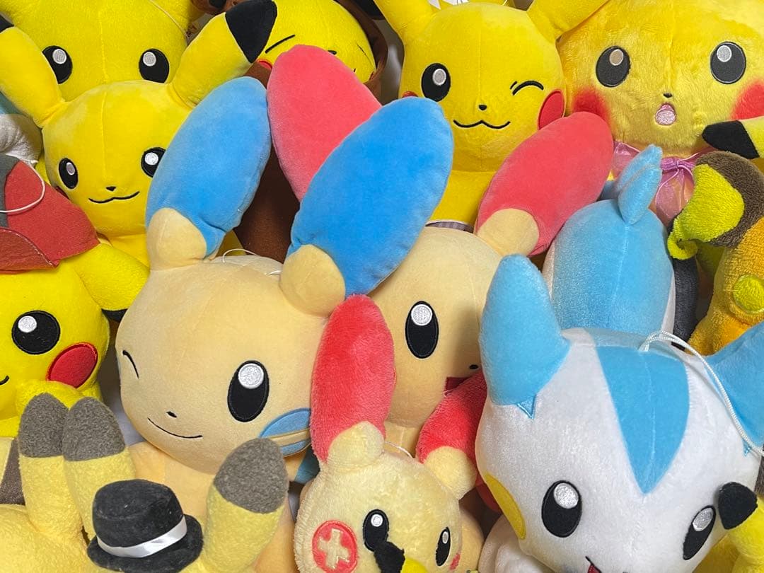 ピカチュウぬいぐるみ３０体以上まとめ売り