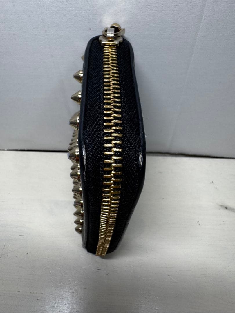 クリスチャンルブタン　スタッズ付き黒レザーケース