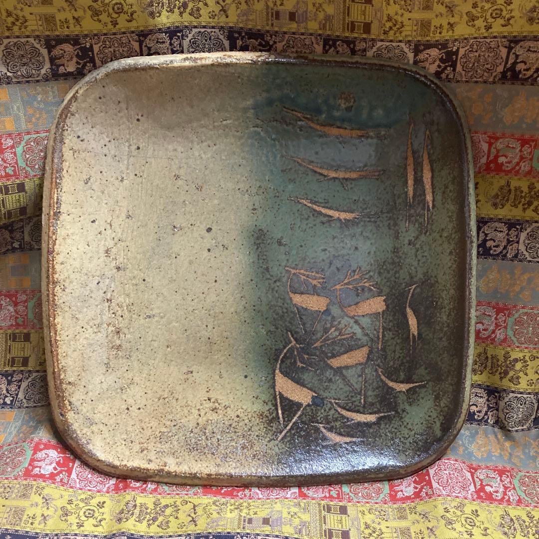 河本五郎　灰釉獣紋四方皿　共箱 名刺付 ￼約25×25×3.7cm