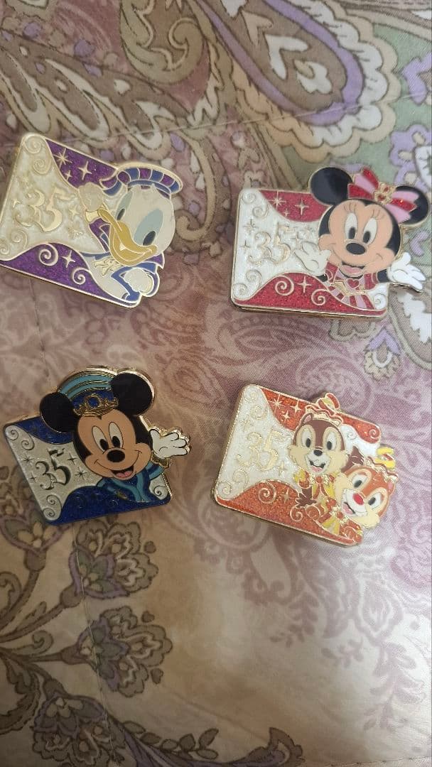 ディズニーランド 35周年 ピンバッジ - メルカリ