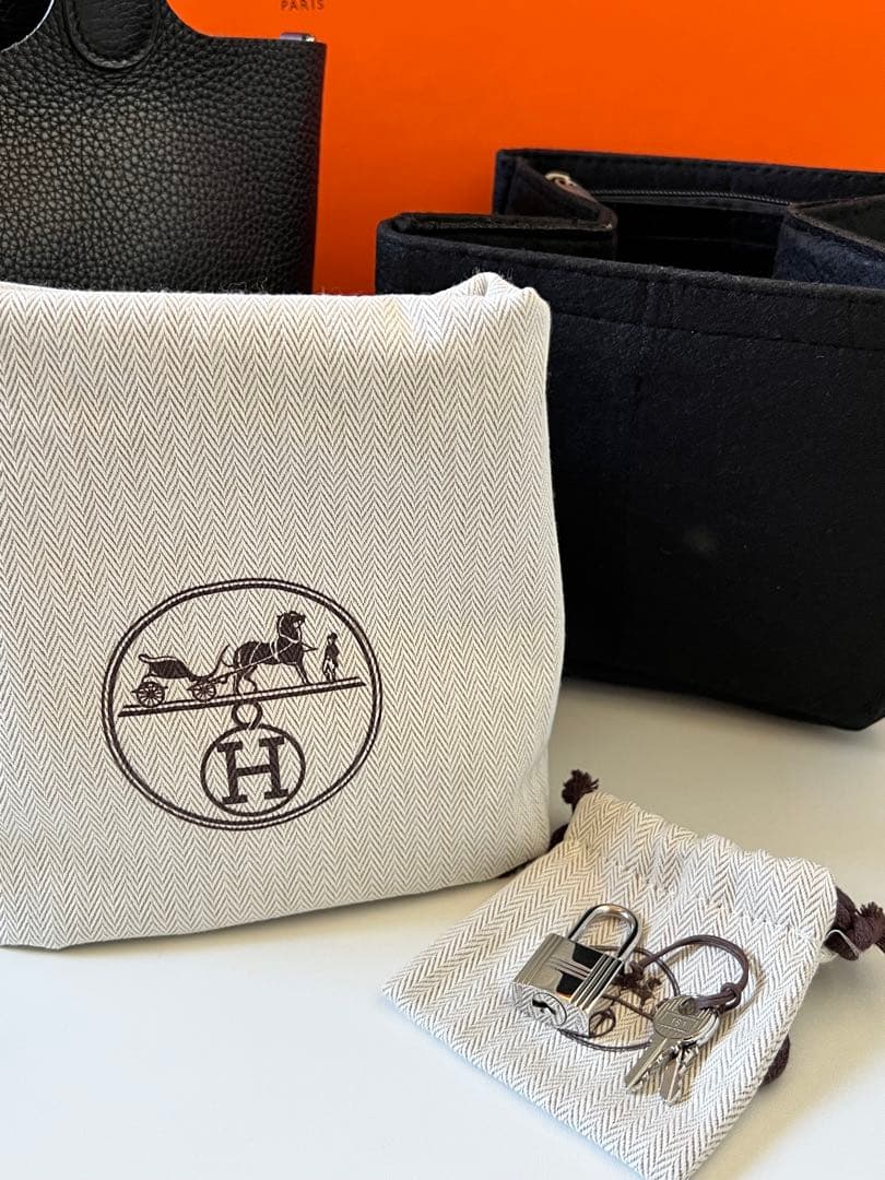 人気のブラック★エルメス ピコタンロックMM ノワール 黒 C刻印 おまけ付き