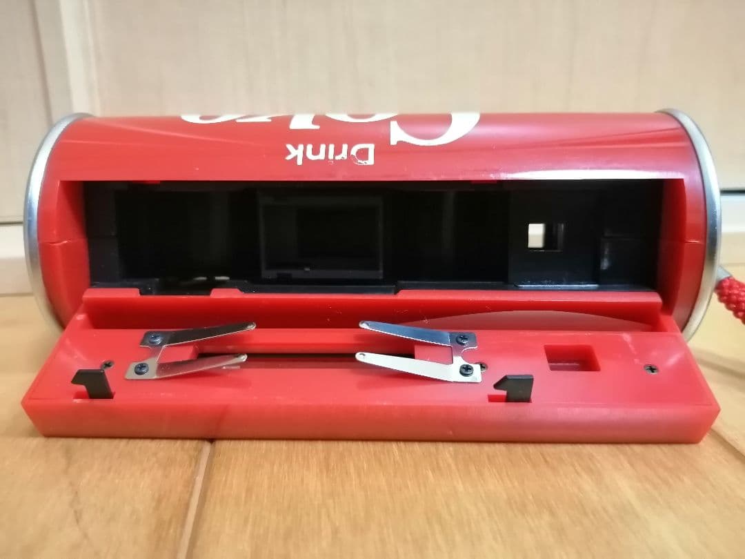 コカコーラ250mm缶のデザイン 缶型カメラ 馴染み深いコカコーラ缶の