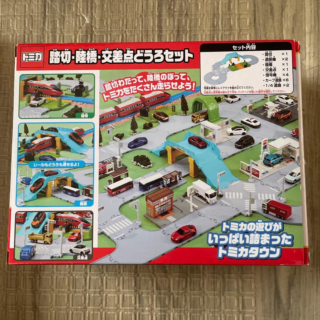 まとめ売りトミカタウン　セブイレ　踏切　道路　警察署など