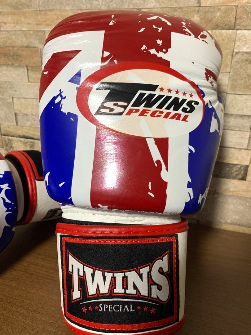 本革ボクシンググローブtwins 14oz(非伸縮4.5mバンテージ付)