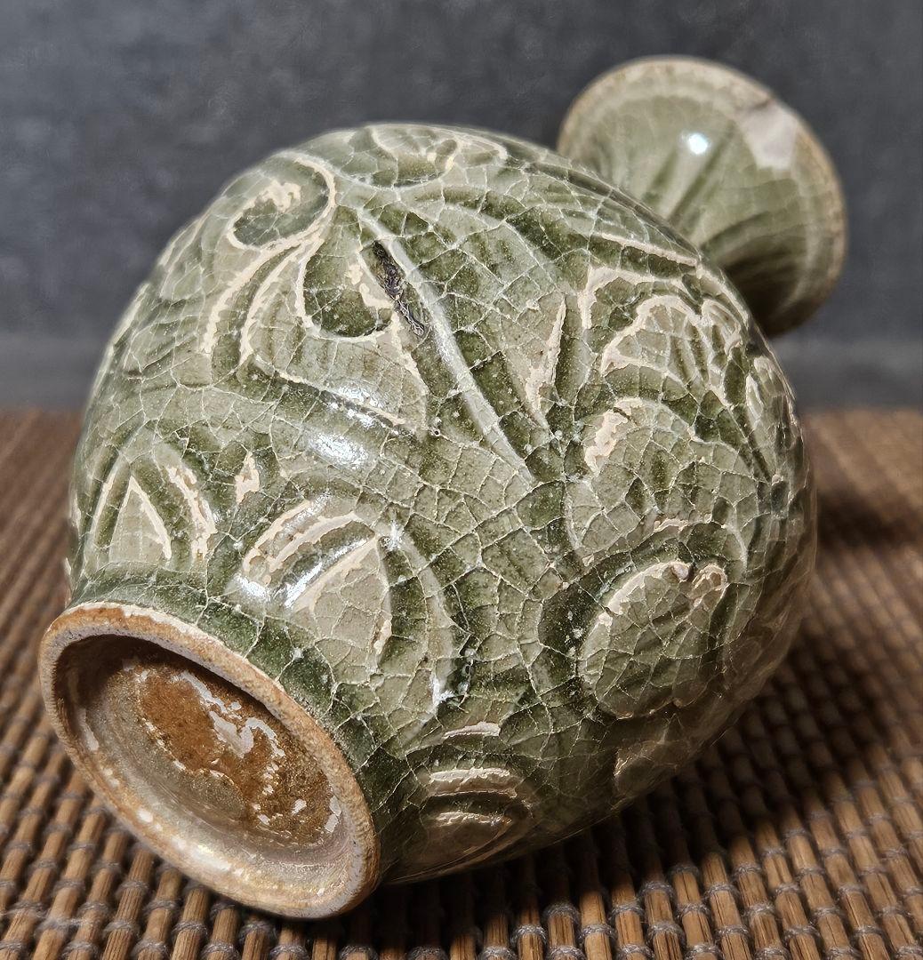 中国古美術　中国古陶磁器　中国古玩　耀州窯　青磁　陰刻　草花文様　小瓶　小壺