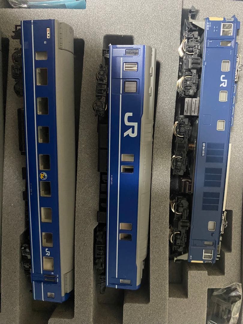 KATO　10-822・10-823 寝台特急「あけぼの」 ＋EF64