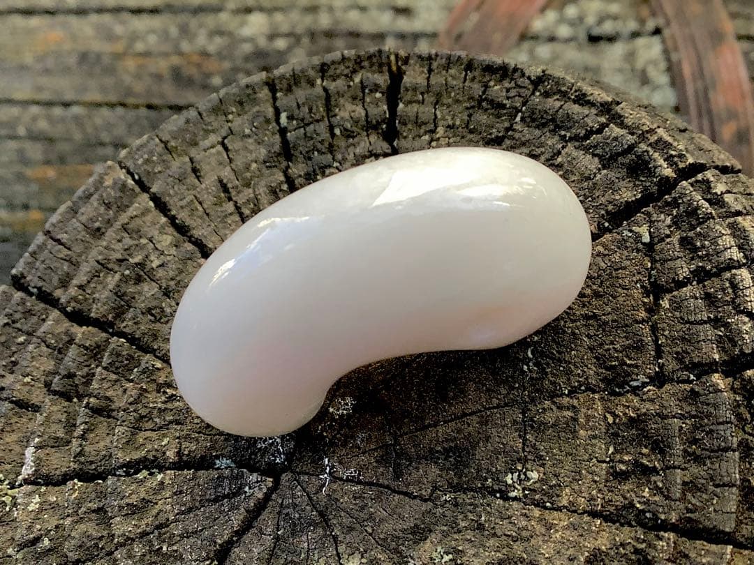 ✳極上物を守護石に糸魚川翡翠ジェダイト勾玉 白*無垢アイスジェイド