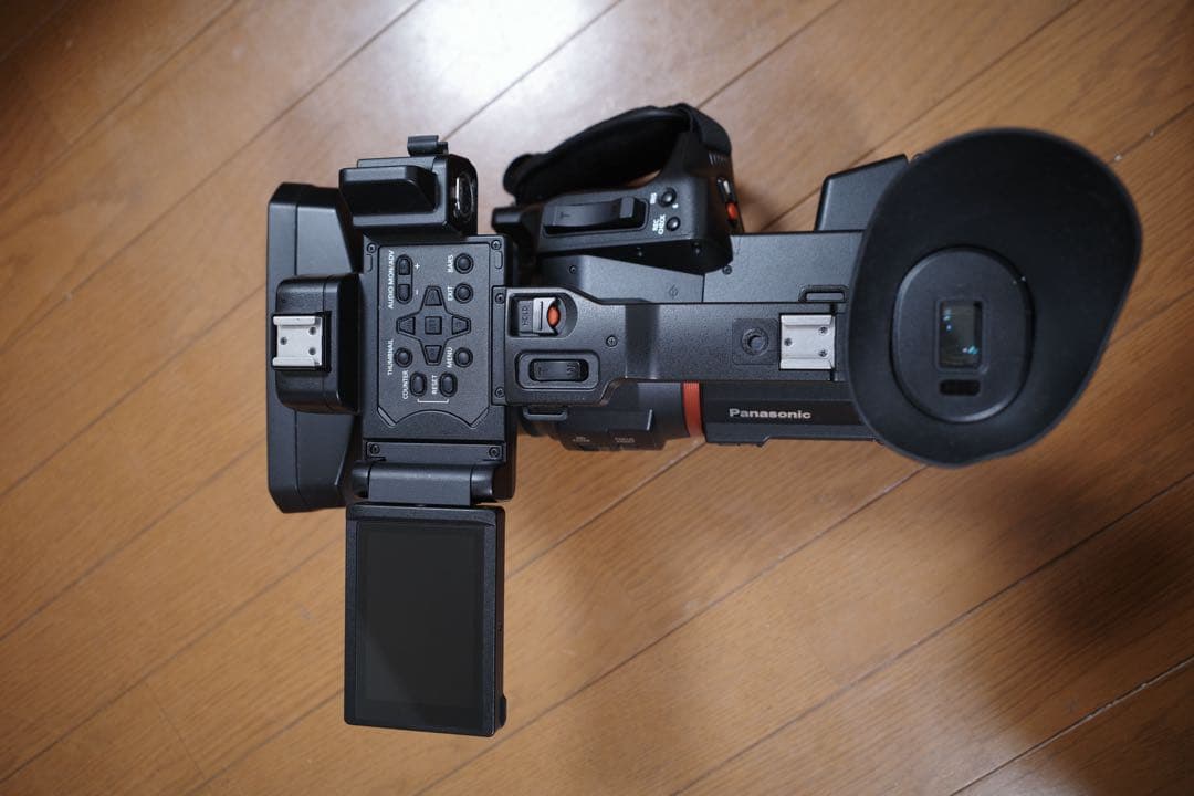 Panasonic AG-CX350 業務用ビデオカメラ バッテリー、充電器付