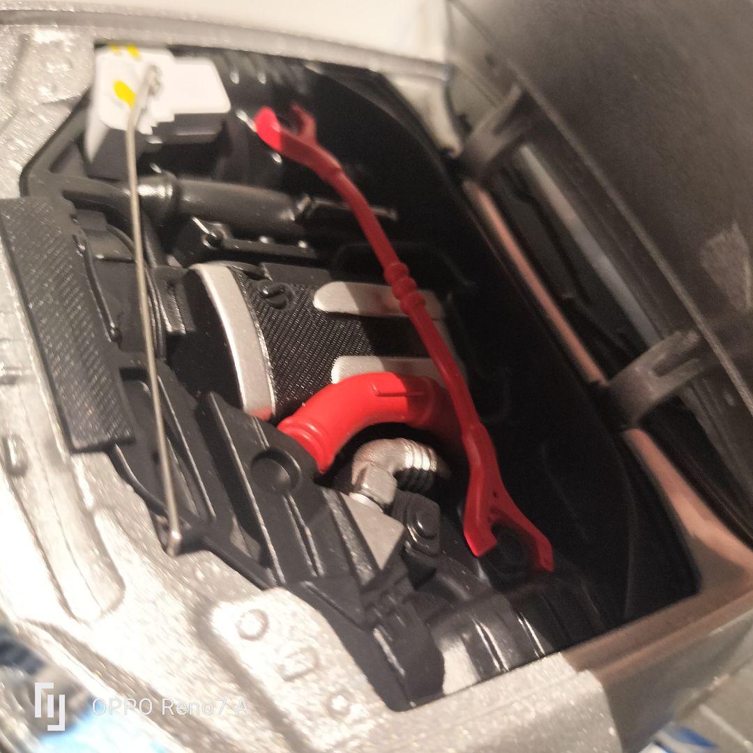 ど迫力!Nissan Skyline GT-R 1/18 スケールモデル 新品