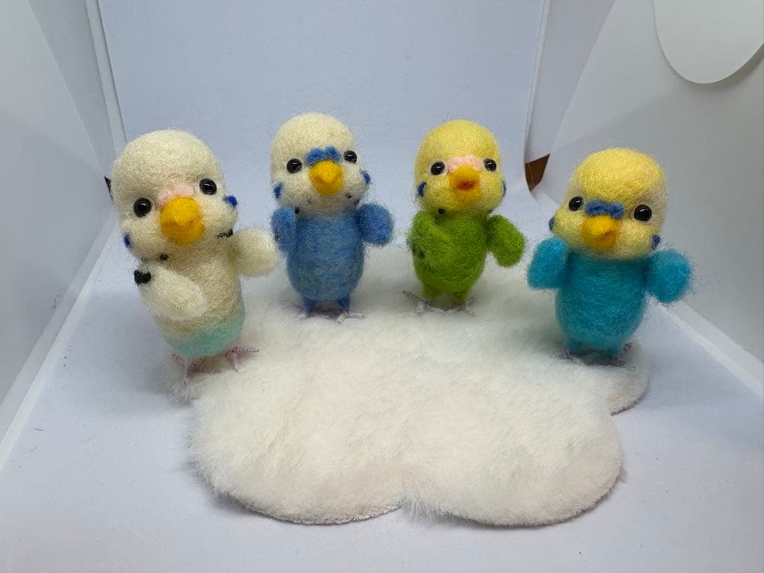 羊毛フェルト ハンドメイド クリスマスツリーにセキセイインコ