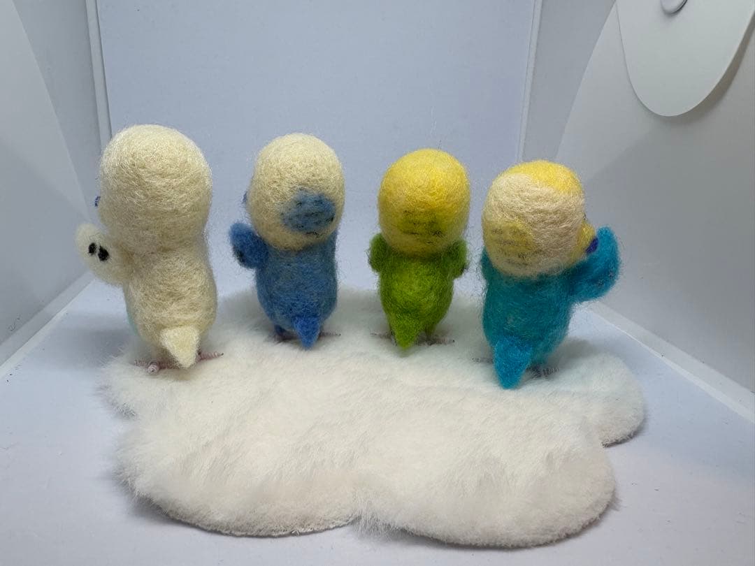 羊毛フェルト ハンドメイド クリスマスツリーにセキセイインコ