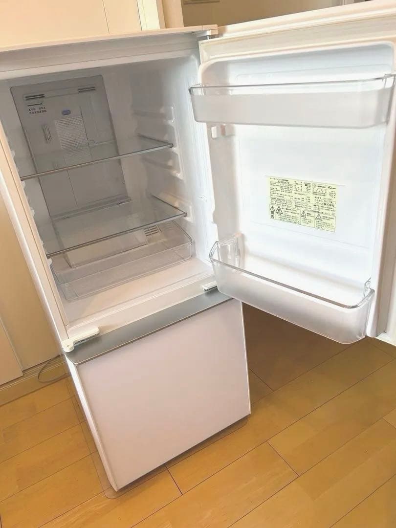【送料込み】シャープ 冷蔵庫 SJ-GD14C-W 137L 【マット付き】