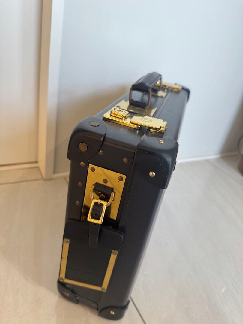 Globe-TrotterとSophie Hulmeのコラボ