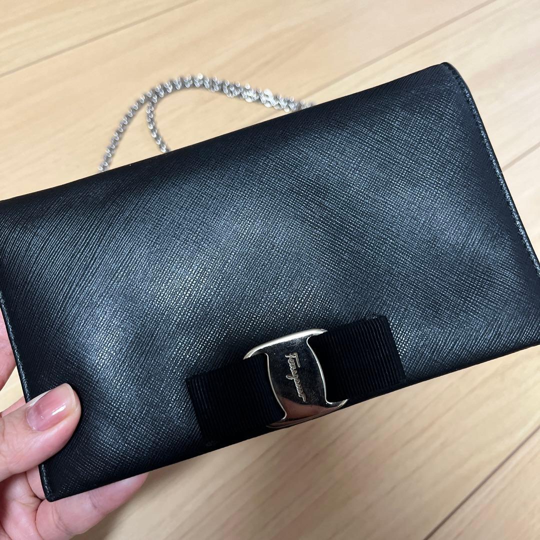 エナメル ブラック パーティーバッグ リボン付き