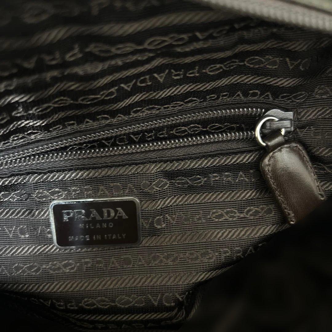 プラダ　ブラック ナイロン ショルダーバッグ　三角プレート　レザー紐
