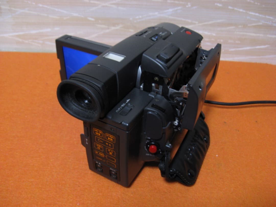 動作OK❗️☆SONYの液晶Hi8/8ミリビデオカメラ・CCD-TRV90