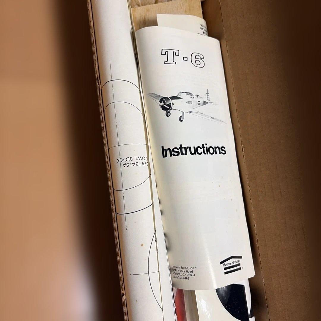 ハウス・オブ・バルサ社のT-6テキサン　エンジンラジコン飛行機キット