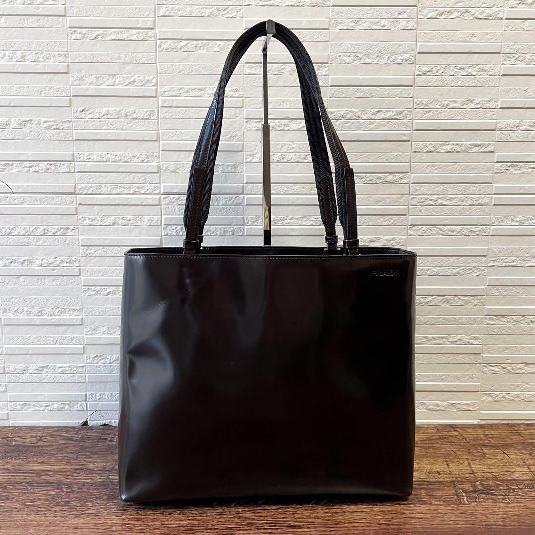 良品 プラダ エナメル パテントレザー ハンド バッグ ダークブラウン.