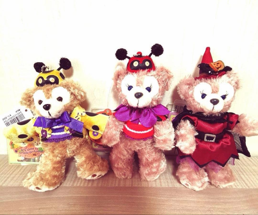 ハロウィン限定ダッフィーシェリーメイぬいぐるみバッジ - メルカリ