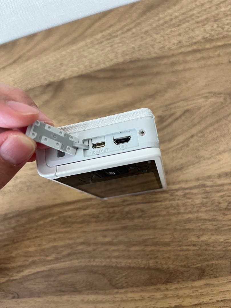 CASIO EXILIM EX-ZR70(ホワイト)デジカメ 充電器付き