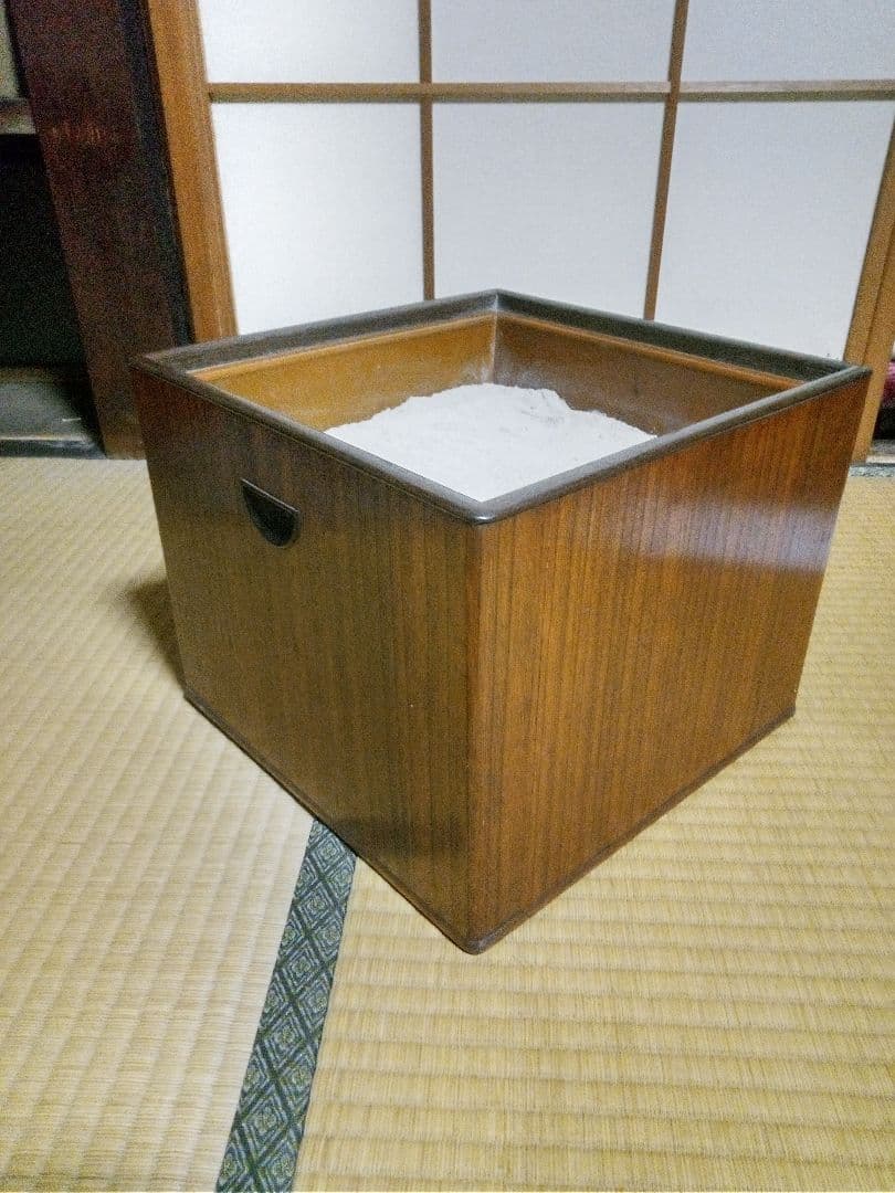 昭和レトロ 木製四角火鉢 昭和レトロ 木製四角火鉢 火鉢、四角火鉢